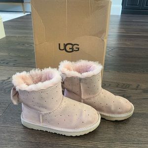 Girls size 2 UGGslight pink
